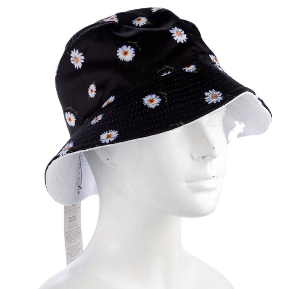 NWT Reversible Alice & Olivia Bucket Hat